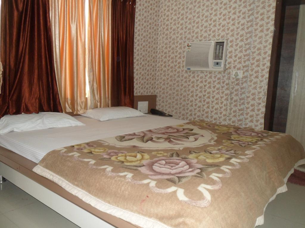 Hotel Raj Palace Dwārka エクステリア 写真