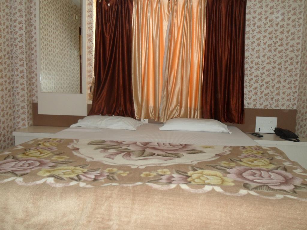 Hotel Raj Palace Dwārka エクステリア 写真